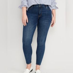 NWT Old Navy Rockstar Super Skinny 24/7 Size 16 Short